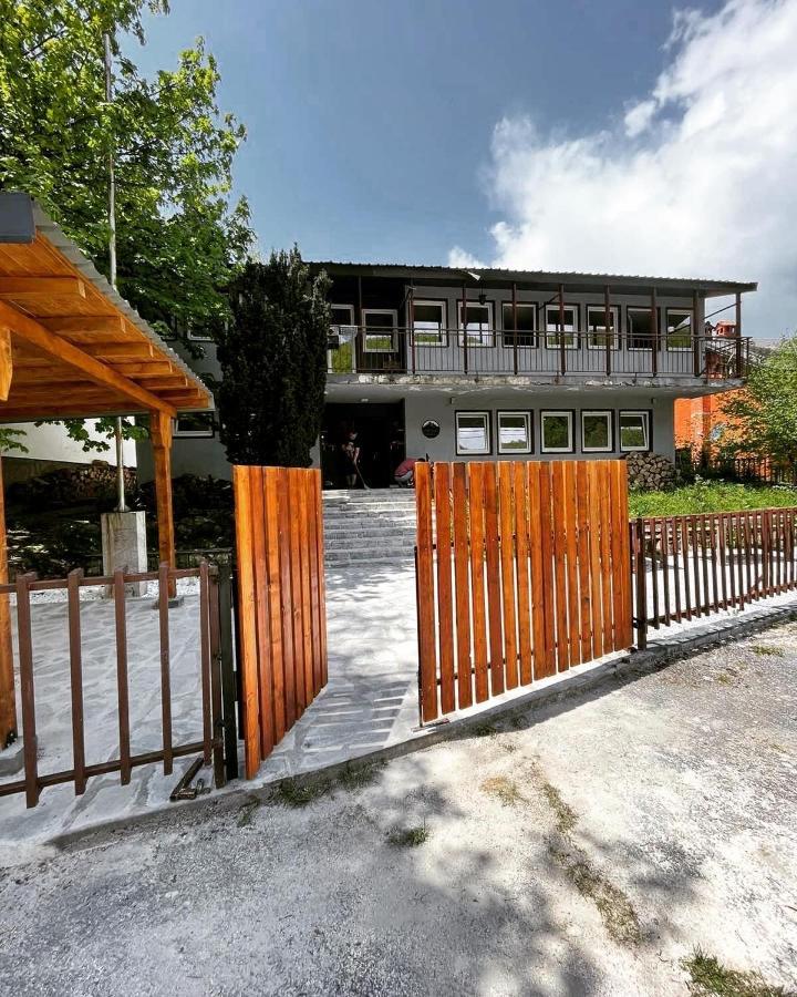Vertical Hostel Mavrovo Eksteriør billede